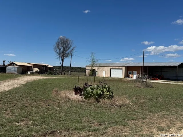 140 Bryce Ln Comfort, TX 78013